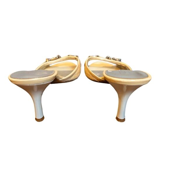 Vintage Y2K Guess by Marciano Cream Patent Leather Quilted Buckle Heeled Mules - Picture 5 of 7